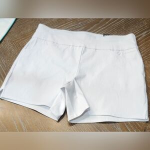 Carmen Marc Valvo NWT Women’s White Pull-On Stretch Shorts Sz Medium